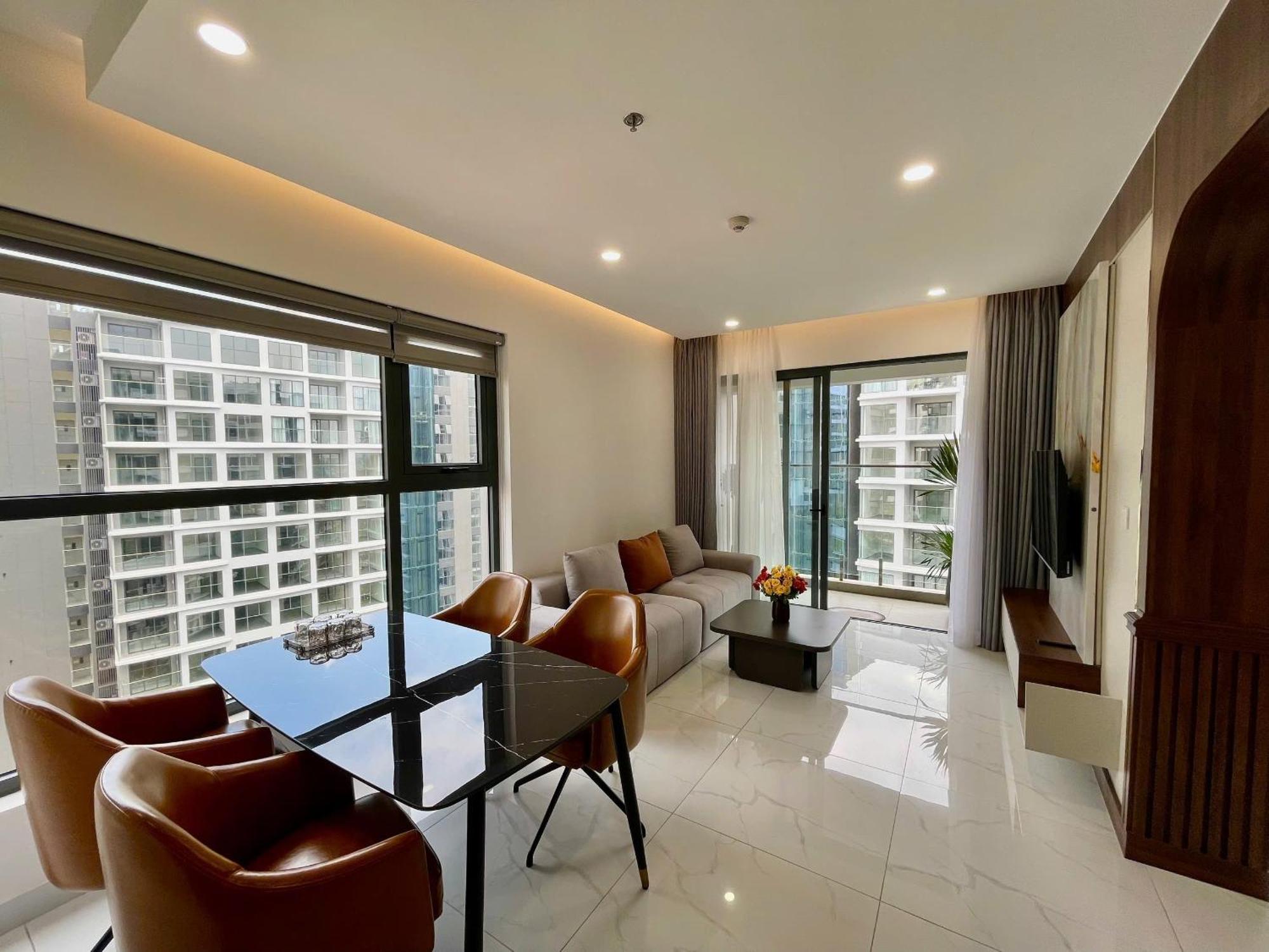 Anna Celadon Apartment